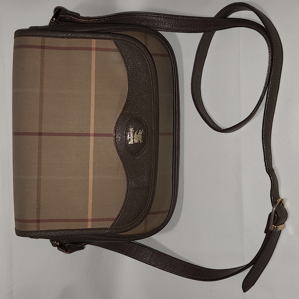 Authentic Burberry/Burberrys Vintage Crossbody/Shoulder Purse.